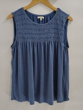 Max Studio Top Size Large Blue Smocked Bodice Sleeveless Stretch Textured